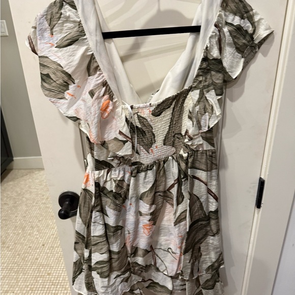 Express Leaf Print Ruffle Blouse - Picture 2 of 3